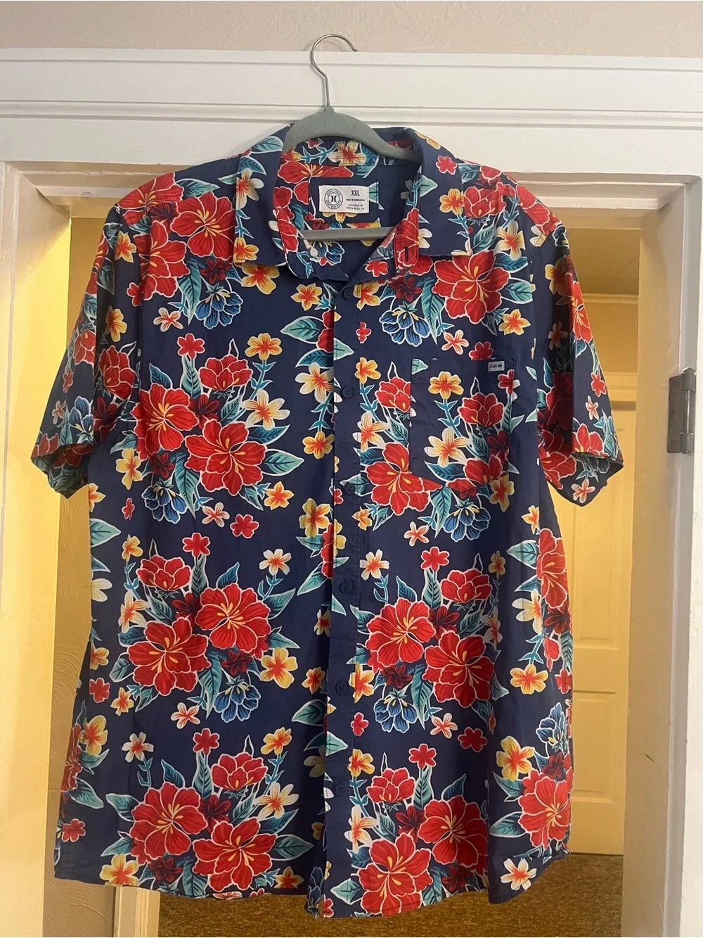 Hurley Men’s Hawaiian Floral Beach Vacation Short Sleeve Button Down Shirt XXL